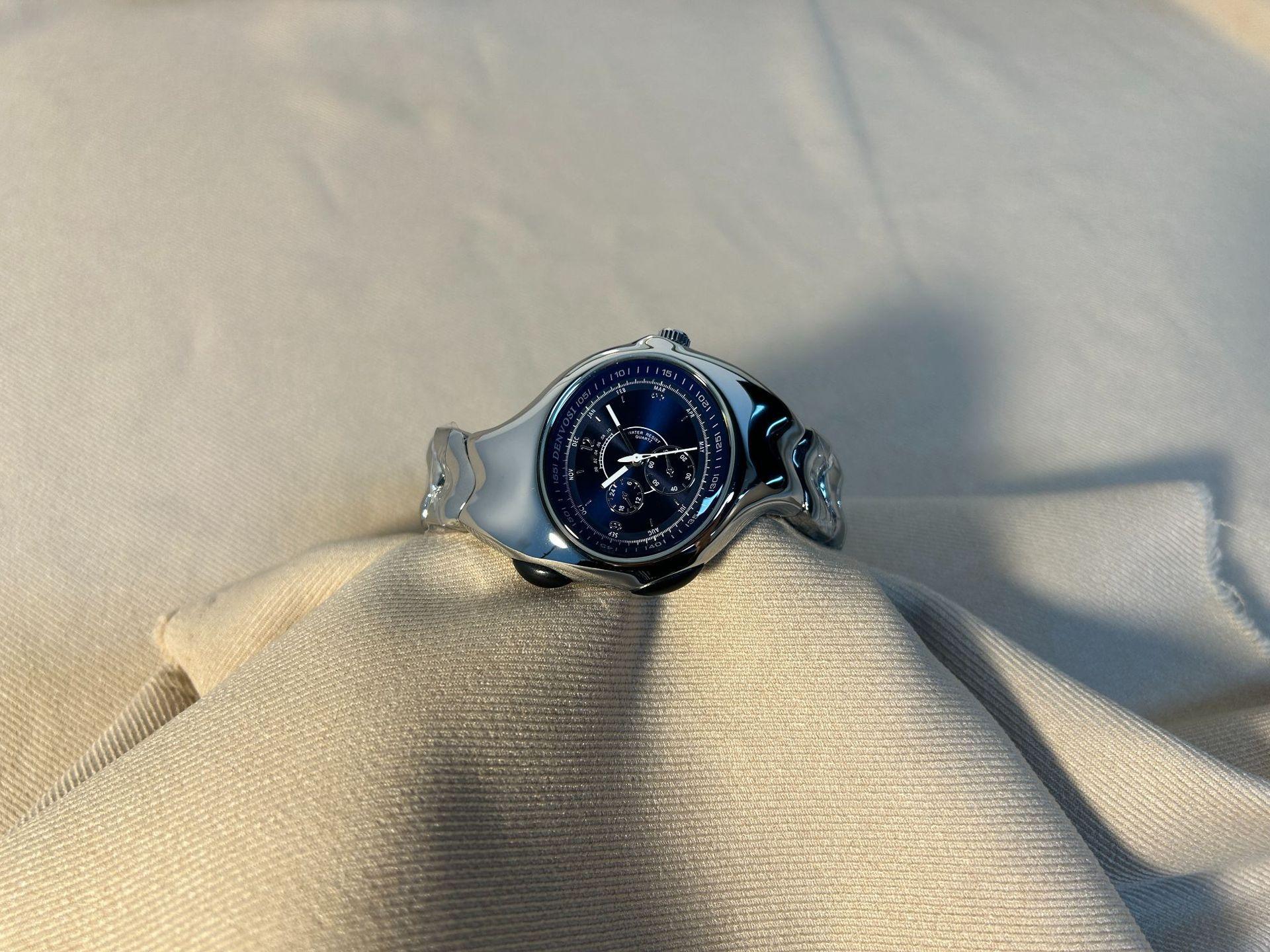 

Y2K Millennium Special-Shaped Twist To Retro Niche Watch Style Watch One size fits all