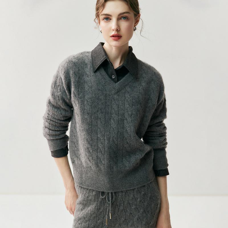 Korean Style V-neck Cable Knit Cashmere Sweater - Retro Autumn/Winter Women's Pullover in Solid Color.