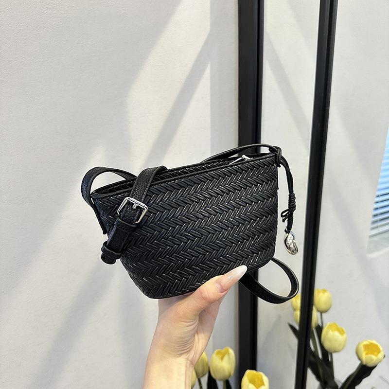 Summer high-end commuting niche mobile phone crossbody small bag women's new woven pattern bucket bag tide