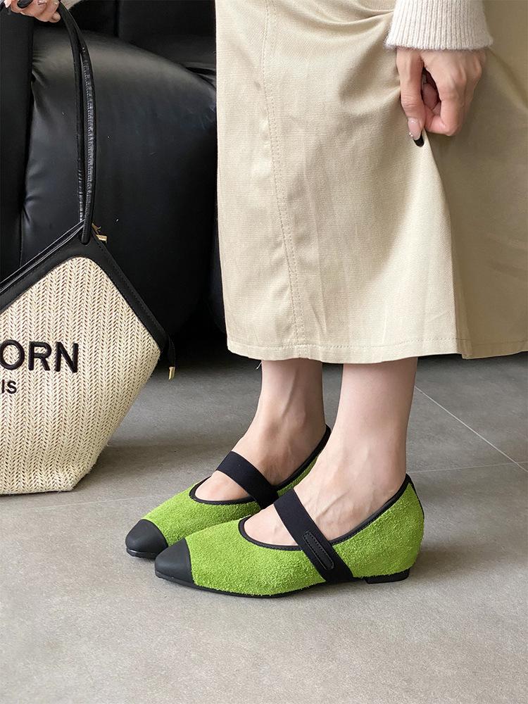 

Soft sole retro shallow mouth single shoes women s 2025 autumn fashion with skirt inner height increase Mary Jane shoes tide 40