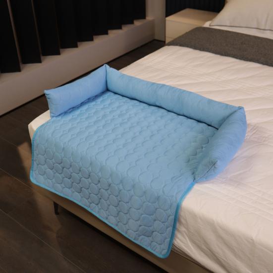 

Self-Cooling Pet Pad Breathable Ice Silk Fabric Summer Cooling Mat Cooling Technology Dog Cushion with Lifting Support 70x70cm сірий