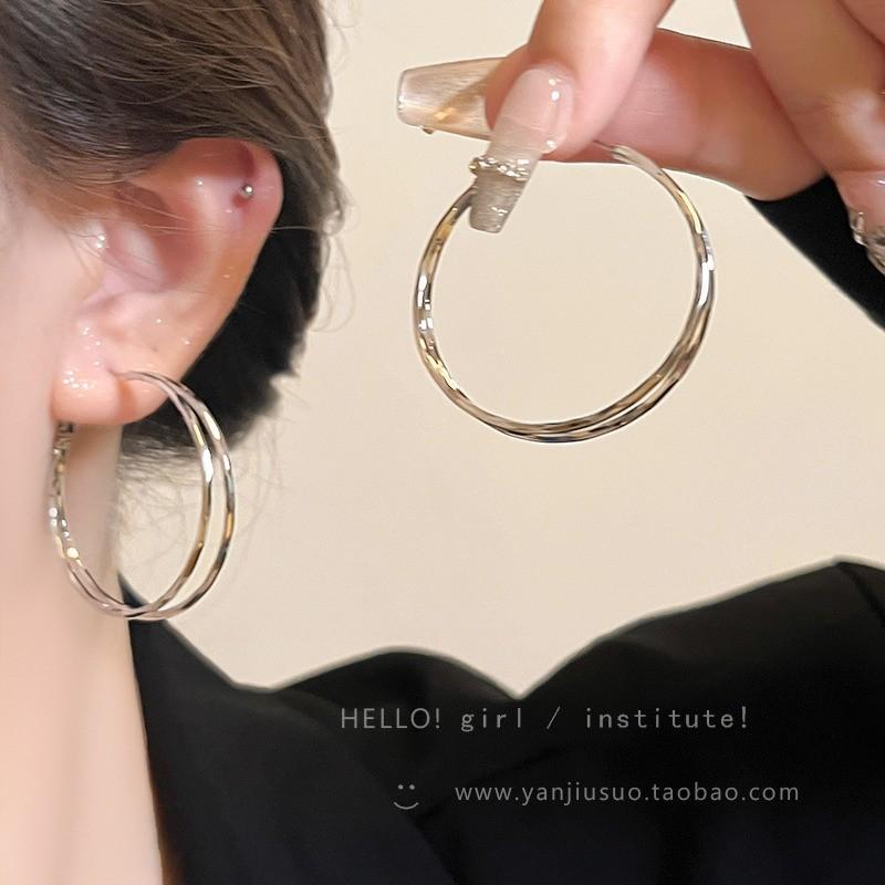 

Трендовые серьги в стиле ретро 2025 года класса люкс: Дизайн осень/зима