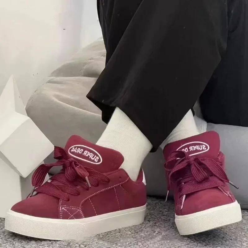 

Мода 2024 года, модные кроссовки на шнуровке, массивные, весенние, для скейтборда, для женщин, повседневные, для тенниса, для улицы, на вулканизированной платформе 42 красный