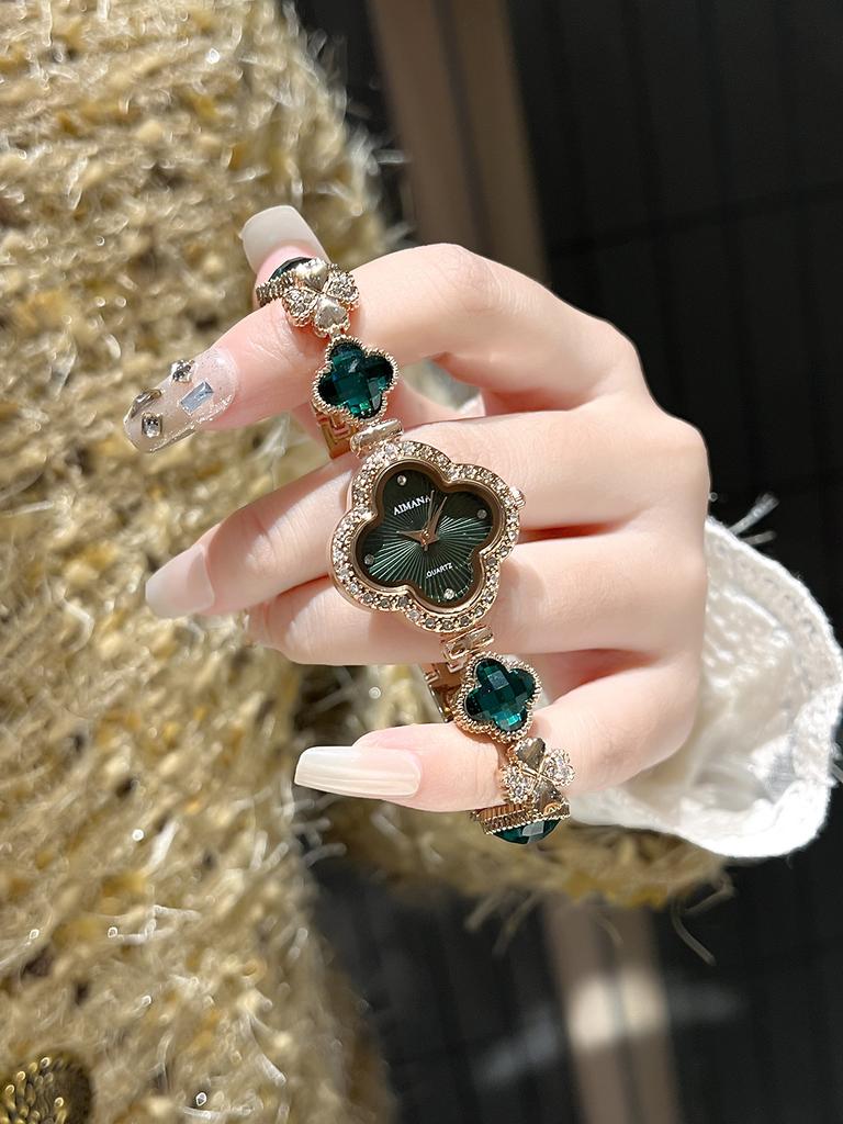 Vintage Clover Premium Bracelet Crystal Women's Waterproof Quartz Watch Watch