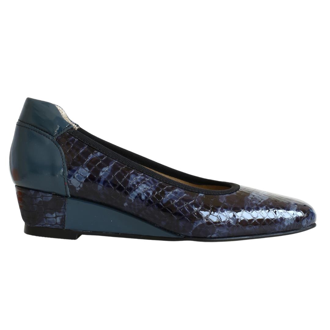 

Женские туфли на танкетке из натуральной кожи 35