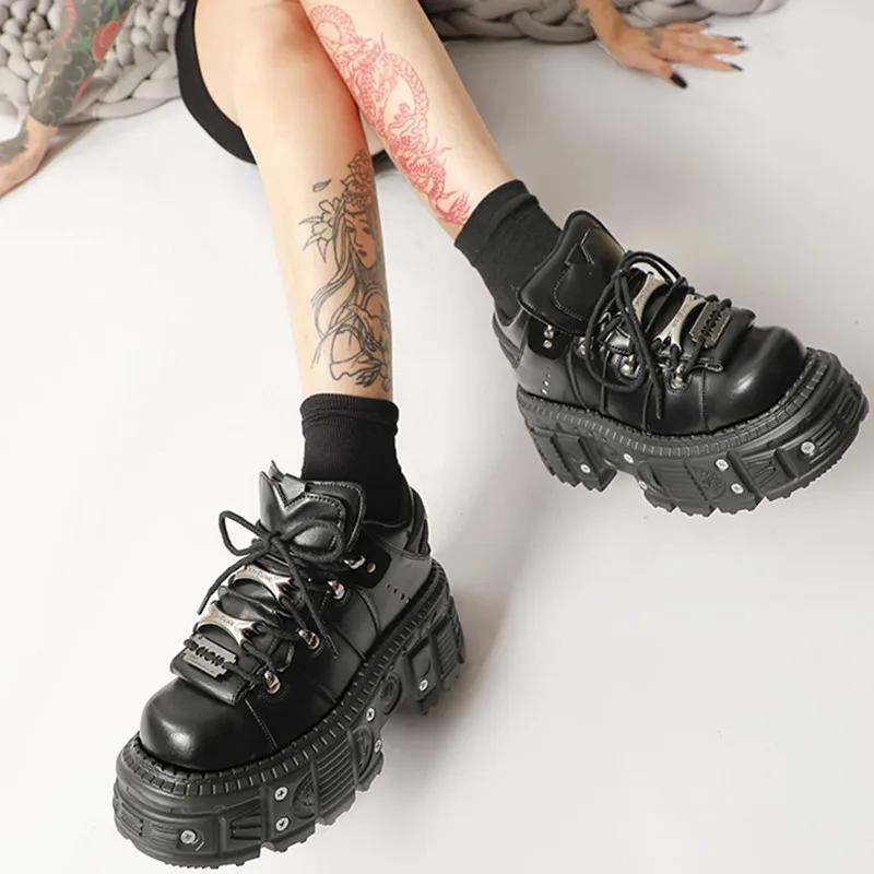 Fashion Punk Muffin Shoes Women Metal Decoration Gothic Thick Bottom Platform Lace-up Female Sneakers Solid Color Black Leisure shoes