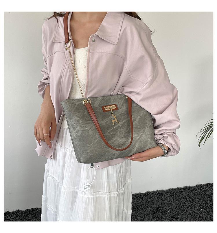 Versatile Single-Shoulder Tote: Stylish, Trendy, Large-Capacity Light-Colored Commuter Bag