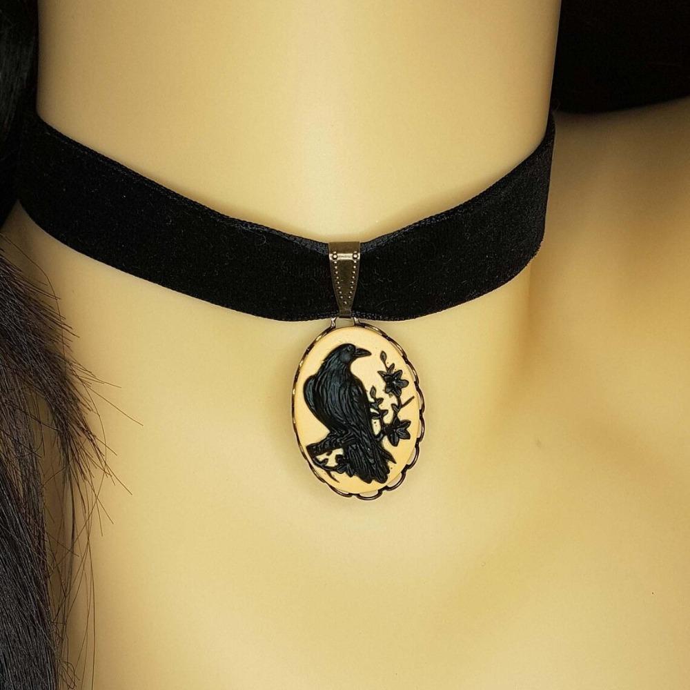Temperament Gothic Gold Color Lacework Oval Black Rose Crow Embossed Pendant Velvet Collar Necklace for Women Halloween Jewelry