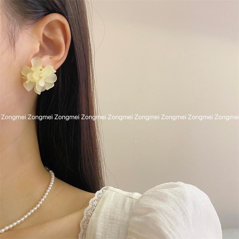 Anna SS 3D Flower Bouquet Stud Earrings - Korean-style Floral Earrings for Women, Super Fairy Design, Elegant Ear Accessories.