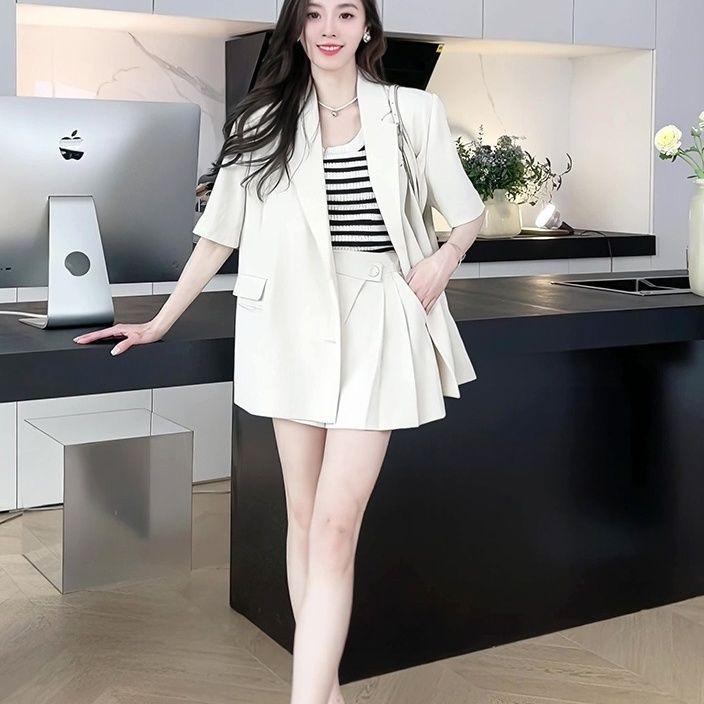 2026 Summer Style: Elegant Short-Sleeve Suit Jacket & High-Waisted Shorts Set for Petite Women