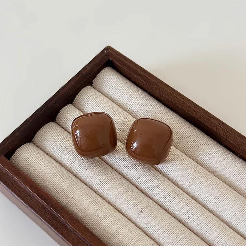 

Maillard Coffee Color Square Stud Earrings for Women - Elegant Fall/Winter 2023 Style