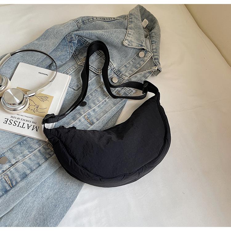 

Niche design casual dumpling bag women s 2025 new Korean version of foreign style shoulder messenger bag canvas croissant bag чёрный
