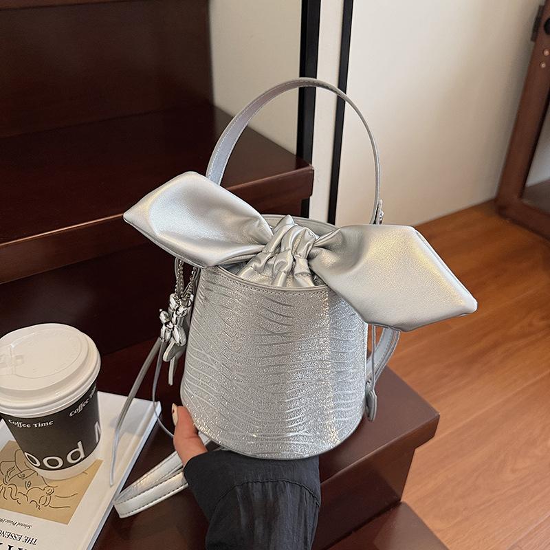 2025 einfache Umhängetasche Pendler Textur ausländischer Stil neue Schleife Messenger Bag Koreanische Version einfach tragbare Bucket Bag
