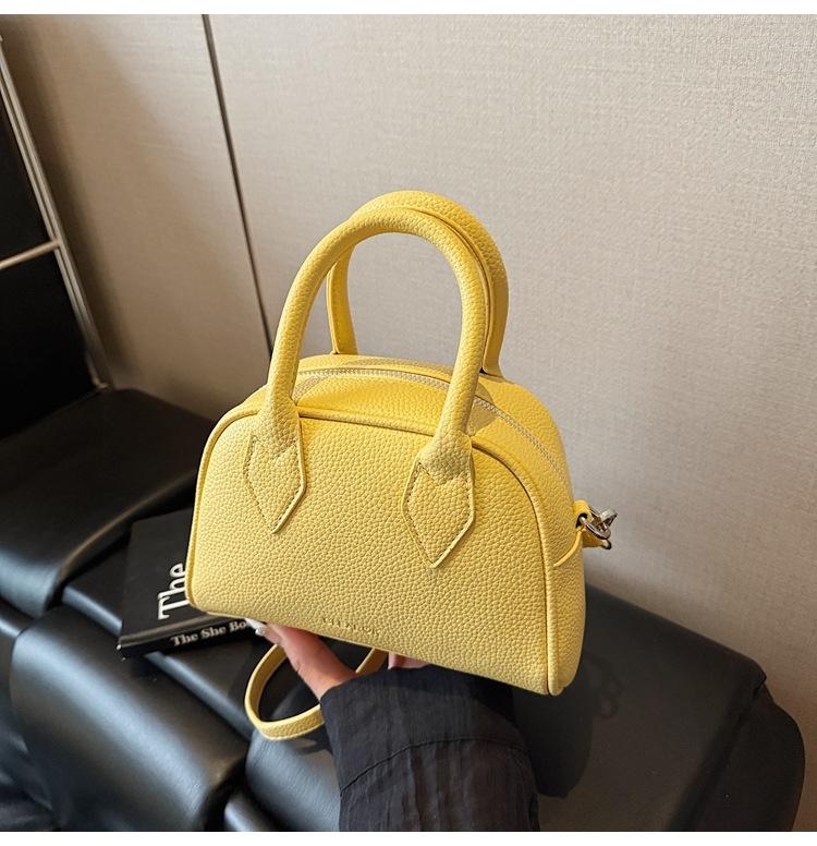 

Маленькая сумка высокого класса женская летняя универсальная 2025 новая модная сумка-мессенджер сумка-боулинг