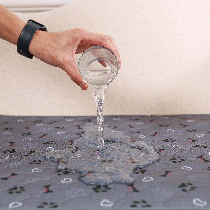 Washable Non-Slip Pet Mat: Quick-Drying, Absorbent Pee Pad for Dogs & Cats