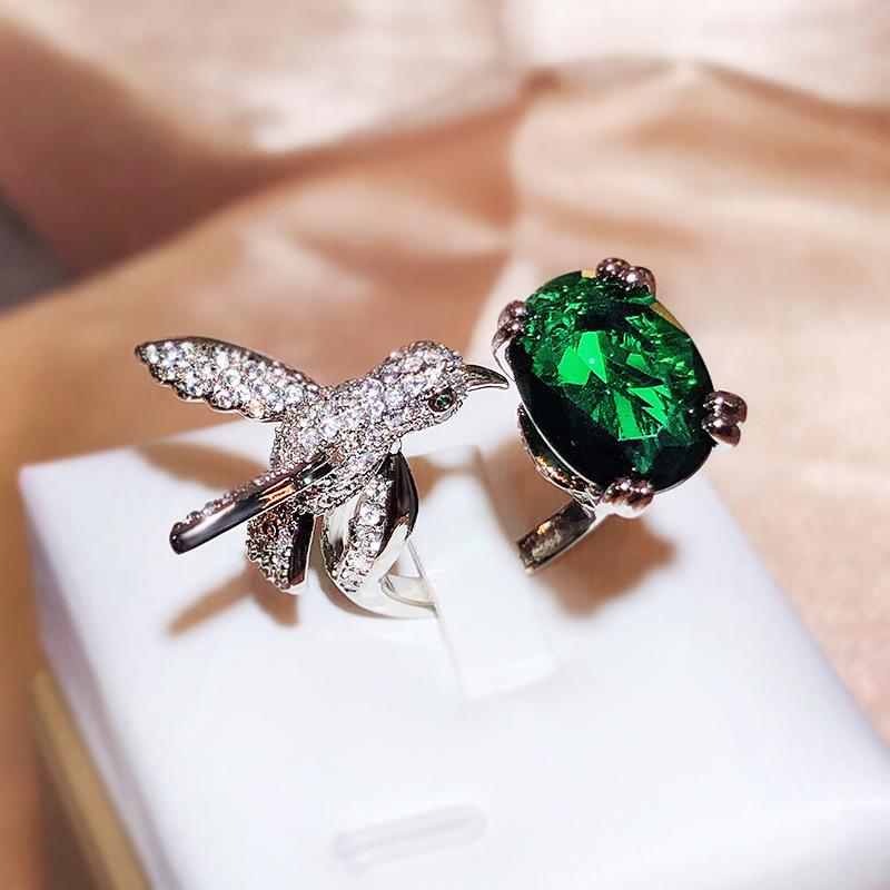 Creative Color Treasure Female Ring Simulation Santa Maria Green Grandmother Oval Hummingbird Ring Party Birthday Gift