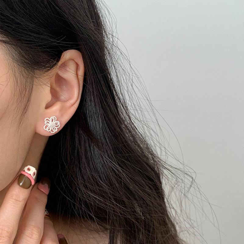 Openwork Floral Stud Earrings Women's Summer Ear Hole-friendly Gentle Vintage Minimalist Elegant Everyday Ear Jewelry