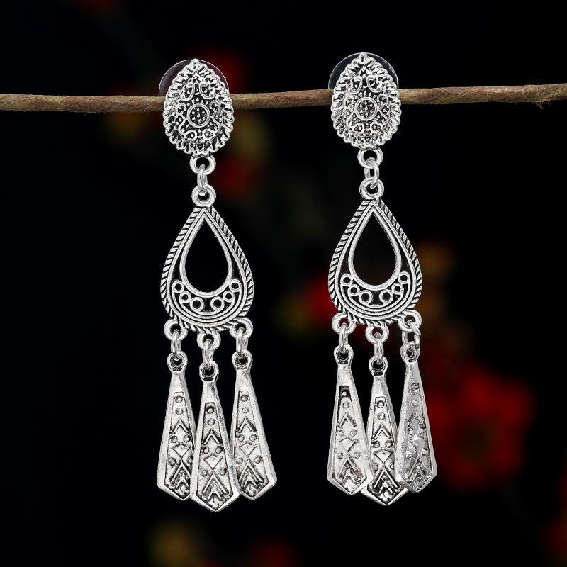 Retro Personalized Tibetan Silver Fringed Stud Earrings Long Temperament Versatile Earrings Exaggerated Metal Vacation Earrings Women