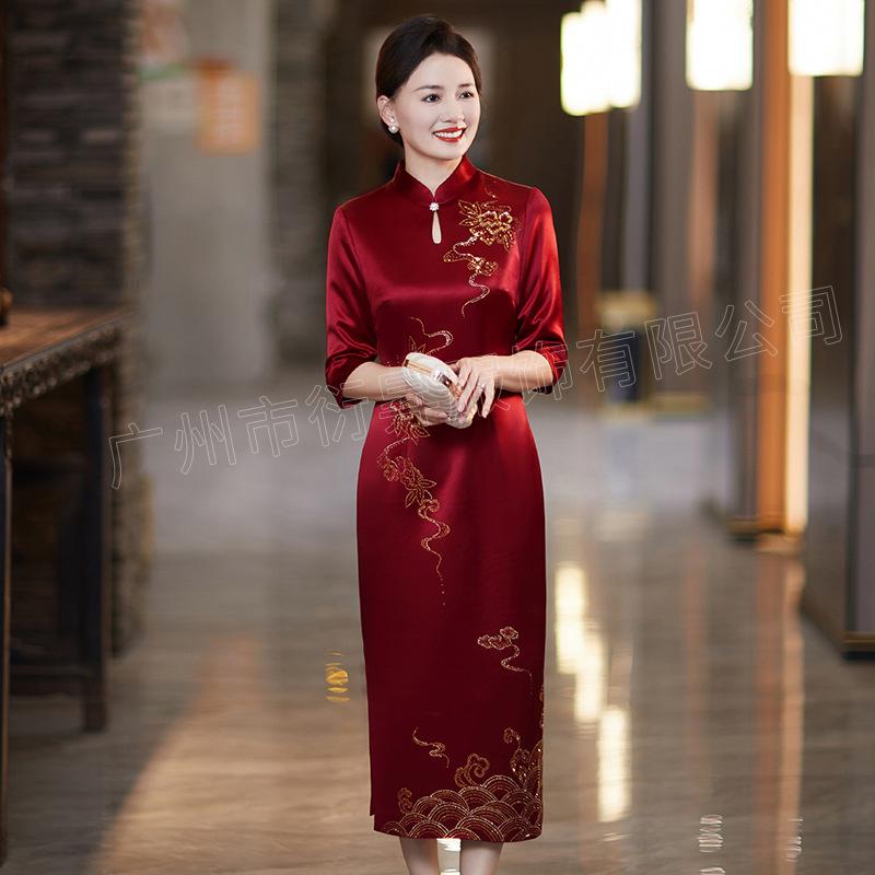 Stylish Red Retro Beaded Cheongsam Wedding Dress for Mother or Mother-in-Law