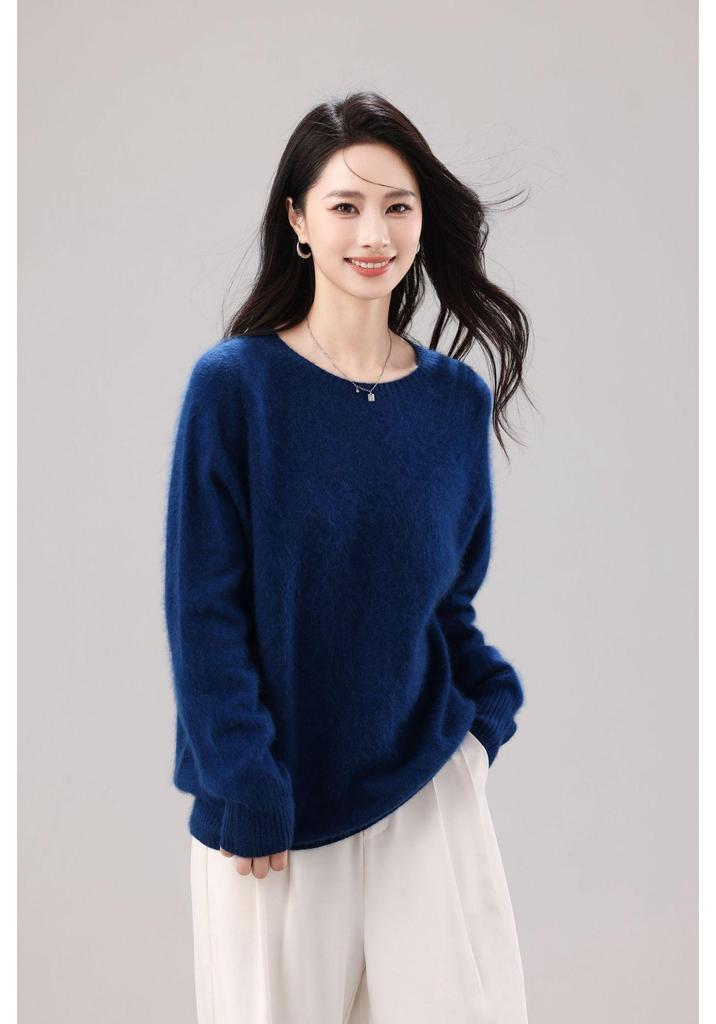 Women's Seamless Round Neck Sweater: 90% Wool, 5% Cashmere, 5% Silk.