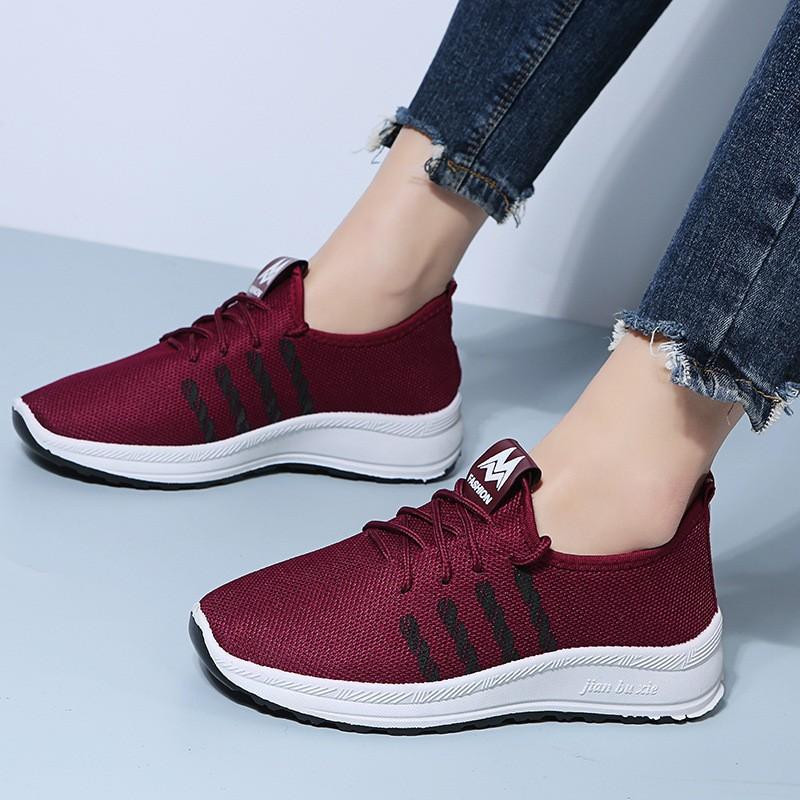 New summer breathable shoes comfortable fly-woven breathable casual sports shoes lightweight non-slip mother shoes
