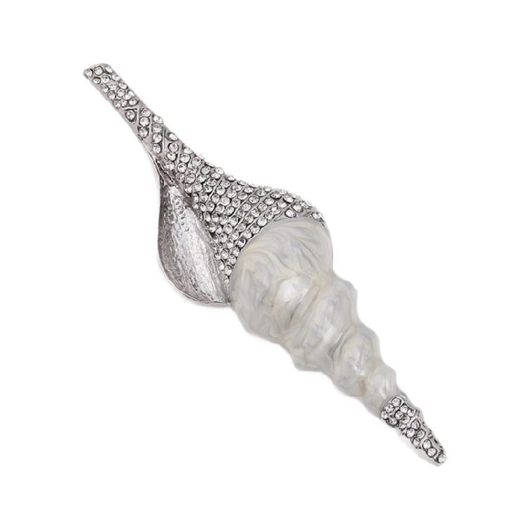 

Lovely Conch Brooch With Rhinestones Accent Alloy Construction Lapel Pin Fashionable Badge For Parties Event белый