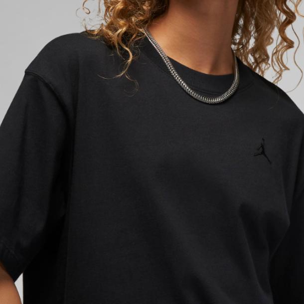 Nike Dri-FIT Solid Logo Loose Fit Sports Short Sleeve Drop Shoulder T-Shirt Women Tops Black FN4500-010