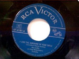 

7-дюймовая пластинка МЕРВ ГРИФФИН, ХУГО ВИНТЕРХАЛЬТЕР ОРК - Я люблю солнечный свет твоей улыбки / 474181 RCA Victor 1951 США Поп Б/У