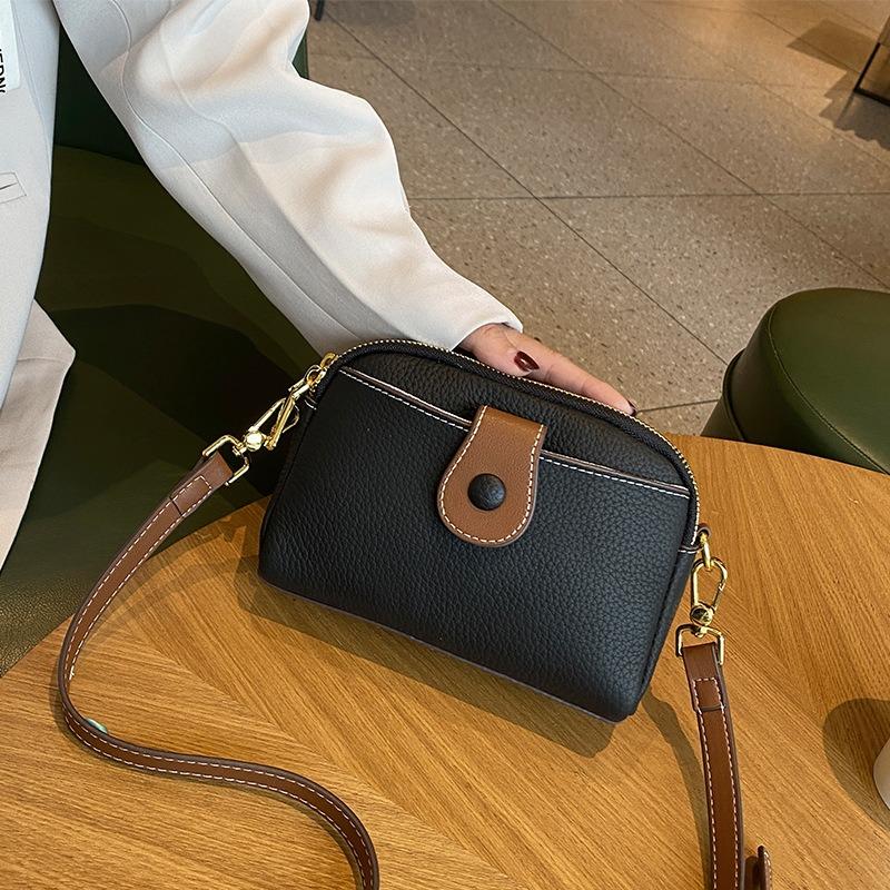 

The first layer of cowhide small bag, the new genuine leather women s bag, versatile mobile phone bag, niche style shoulder messenger bag. чёрный