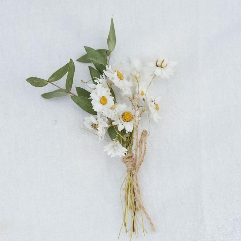 Handcrafted Mini Natural Dried Flower Bouquet 1Pcs Groomsmen Buttonholes for Wedding Bridesmaid Corsage Rustic Decor