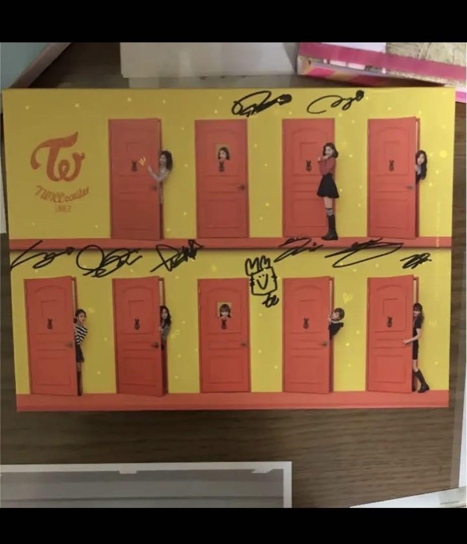 

[USED] TWICE autographed album discount available