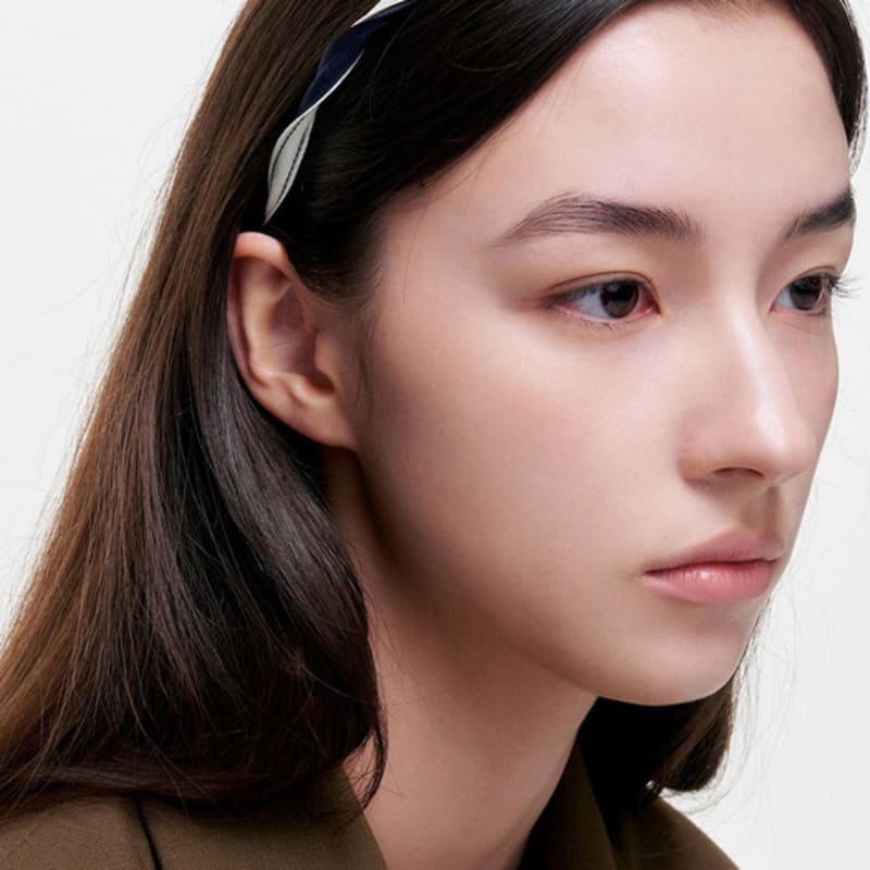 

Святая Роскошь Синди Повязка для волос с цветовыми блоками 2 цвета 02 Charcoal Black