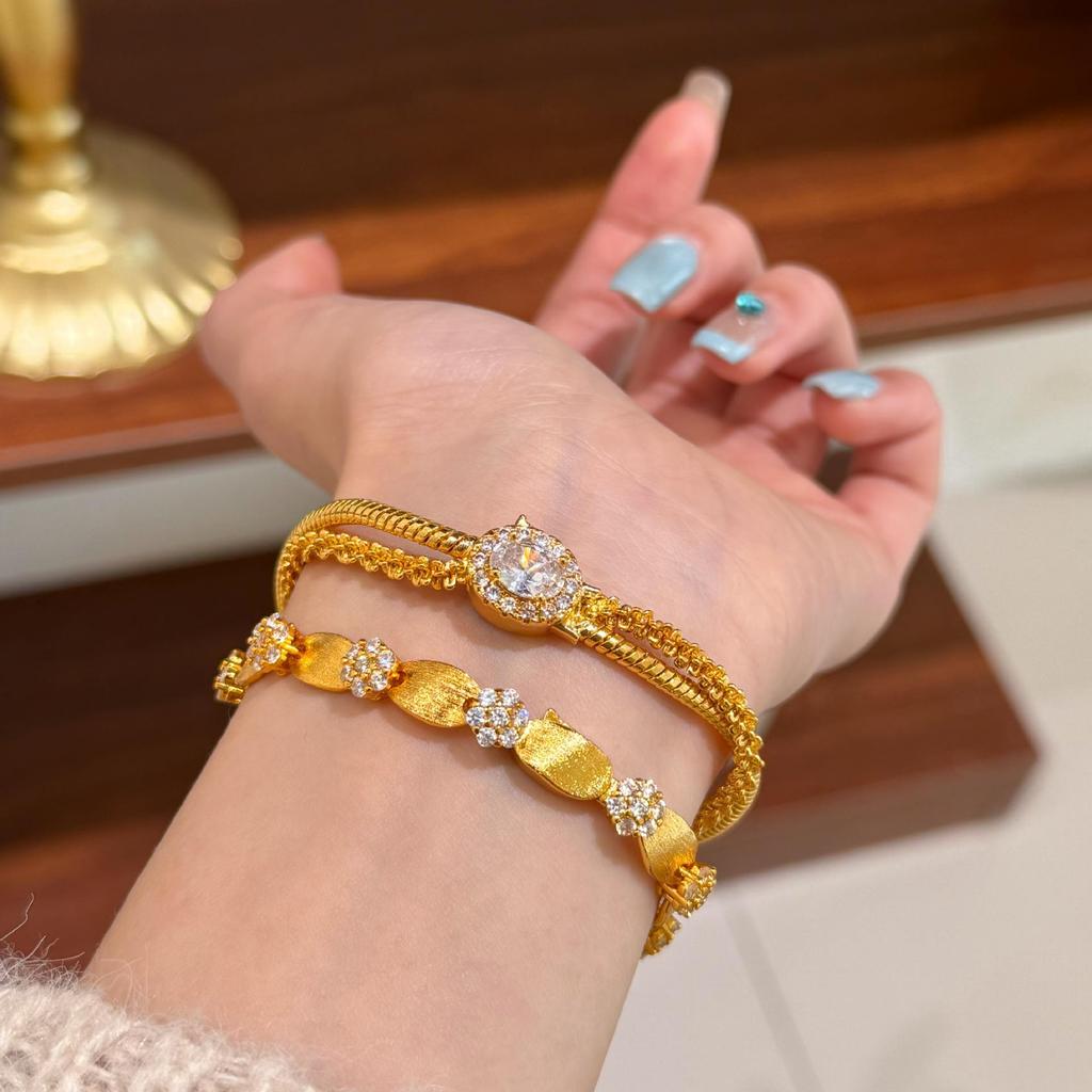 French Retro Silk Satin Floral Bracelet: Exquisite, Fashionable, Light Luxury Hand Jewelry