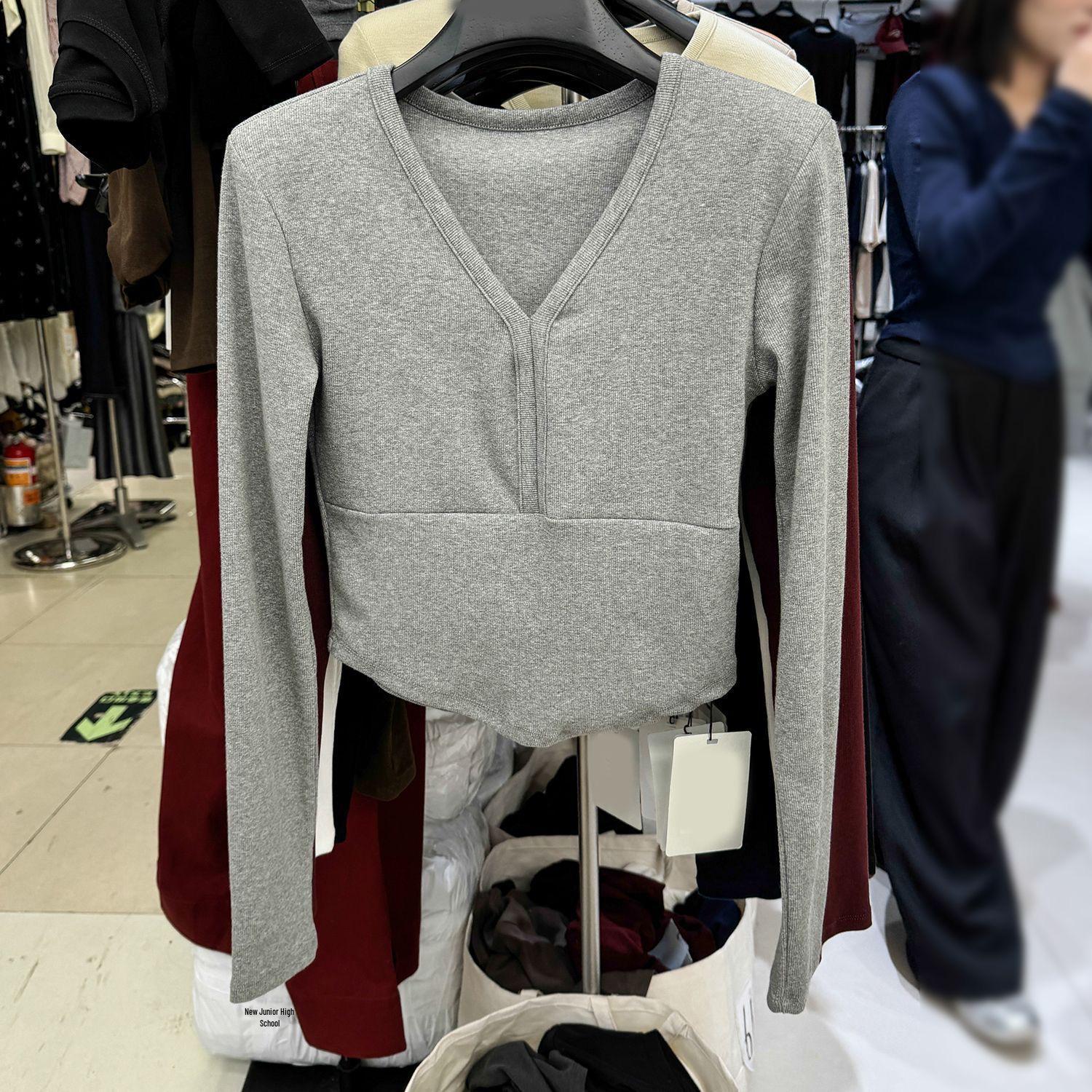 

Тринадцята Лінія Висококласна Темно-синя V-подібним вирізом Струнка Неправильна Футболка M