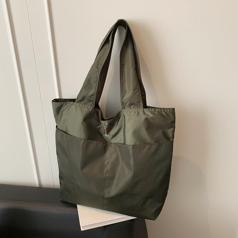 European-American Fashion Large Capacity Travel Bag - Solid Color, Nylon, Handheld or Shoulder Style for Women