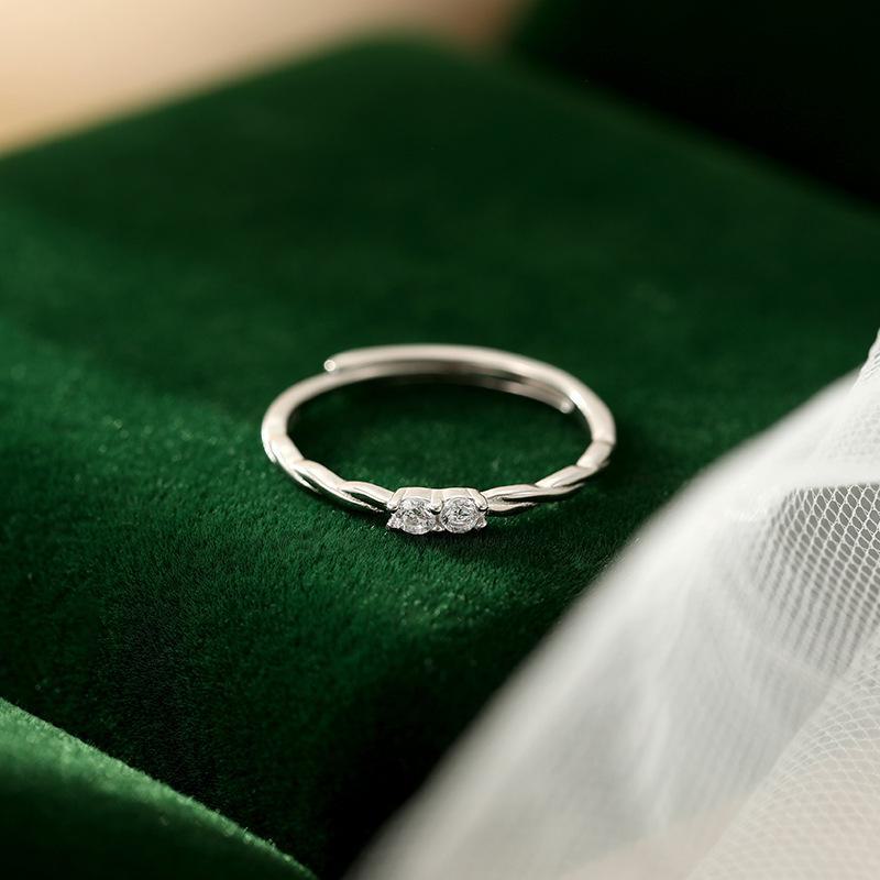 

Кольцо Banyan Tree S925 Silver Zircon Twisted Ring - уникальный дизайн в стиле «холодный перекрывающий» для женщин platinum plated, adjustable opening серебряный