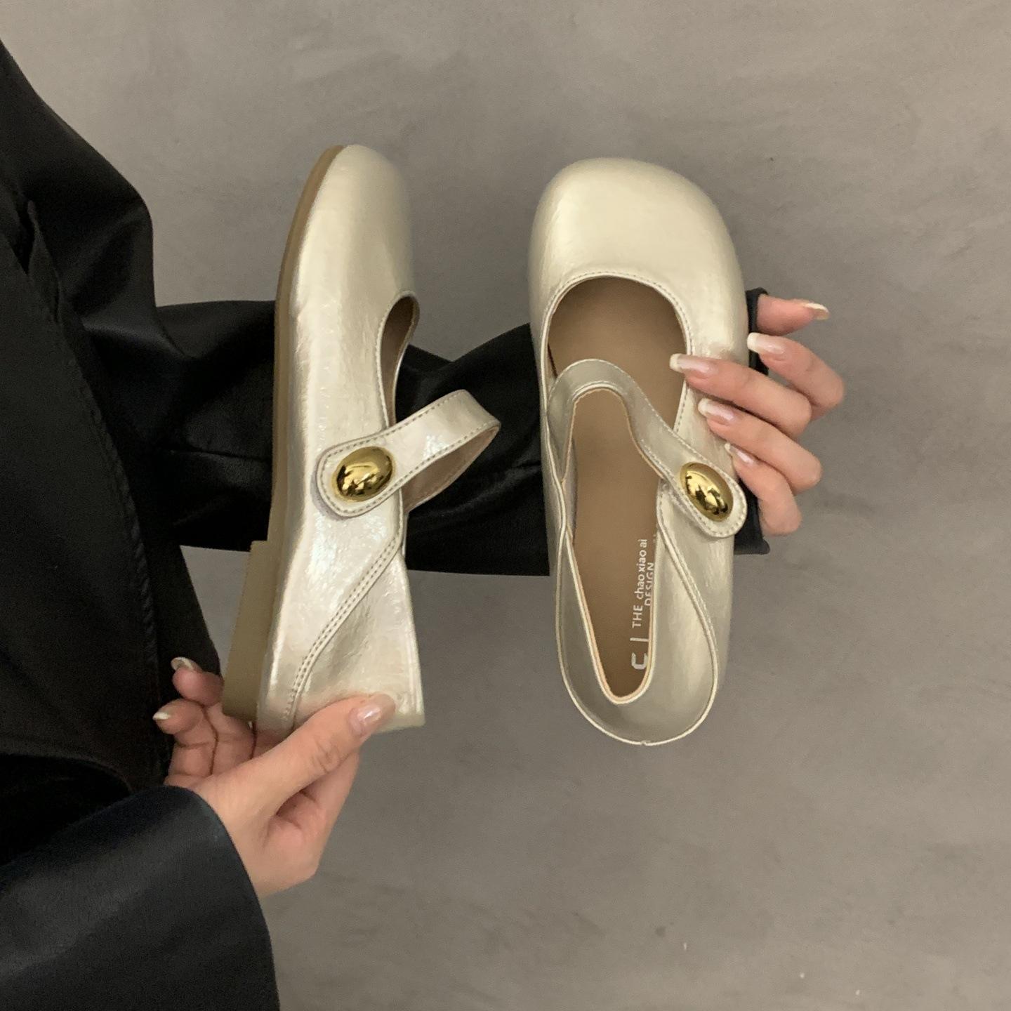 

Французские ретро туфли Мэри Джейн женские 2025 лето новые круглый носок мелкий вырез ремешок с пряжкой беременным женщинам мягкая подошва туфли под юбку 40 золотой