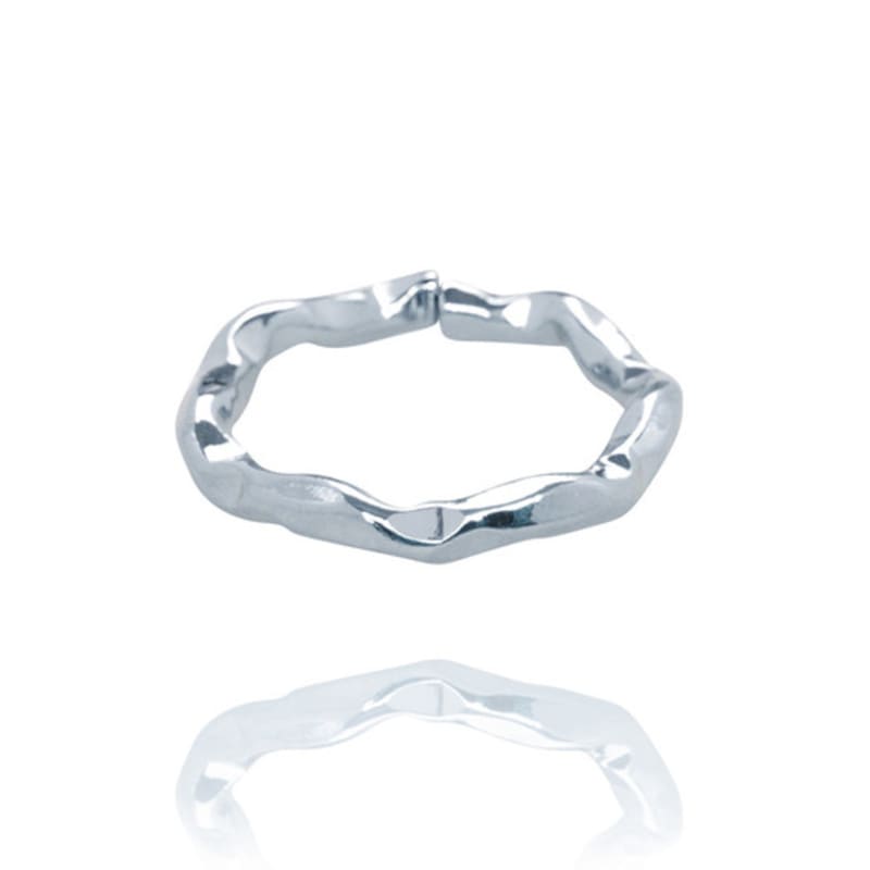 AUGUST ALICE Vanve Silver Wave Ring