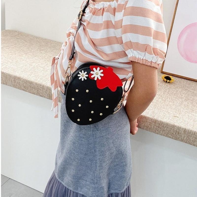 New Korean-style Children's Bag - Cute Little Girl Crossbody Bag with Adorable Strawberry Accessories