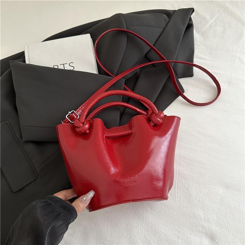 Hand Carry Small Bag Women's New Trendy Summer Popular Versatile Messenger Bag High-end Niche Bucket Bag