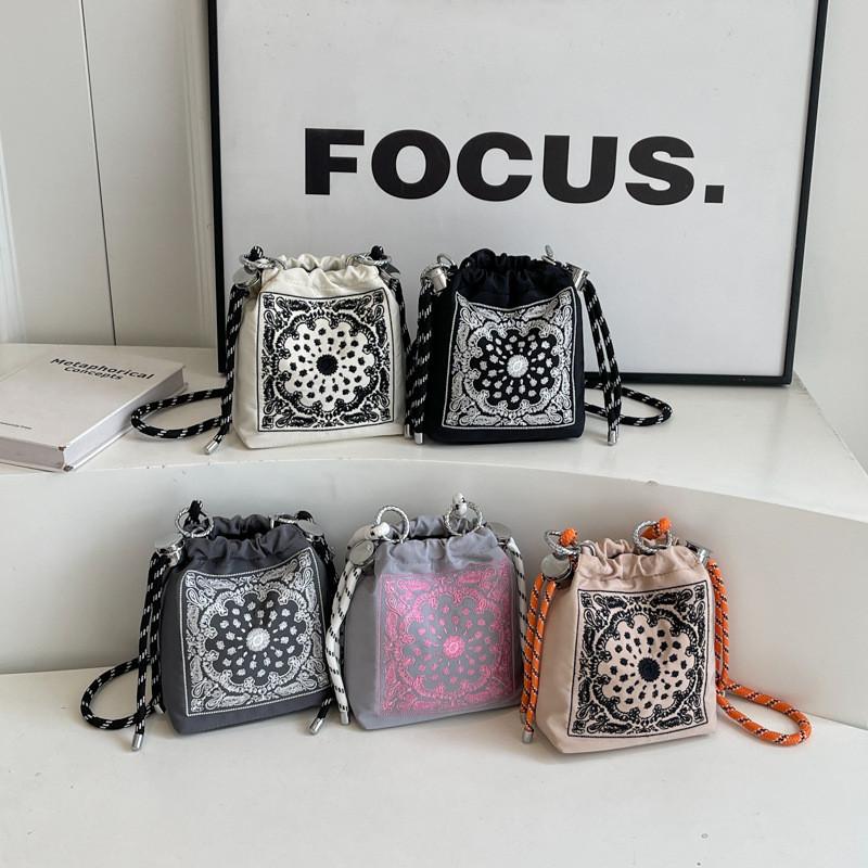 IELGY Simple Embroidered Cloth Bag All-Match Shoulder Messenger Bag
