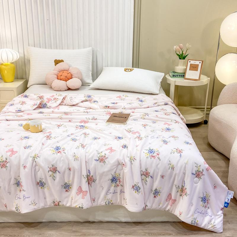 Cool Feeling Class A Ice Cream Summer Cool Quilt, Household Solid Color Summer Quilt Machine Washable Air Conditioner Quilt Summer Ice Silk Thin Quilt