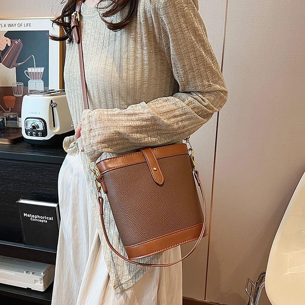 

Large Capacity Underarm Shoulder Bag Contrast Stitching Bucket Handbag Daily Collocation