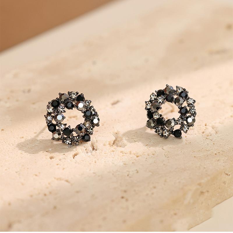 Hollow Out Inlaid Rhinestone Round Earrings for Women Vintage Fashion Delicate Stud Earrings 2024 New In Black Zircon Gift