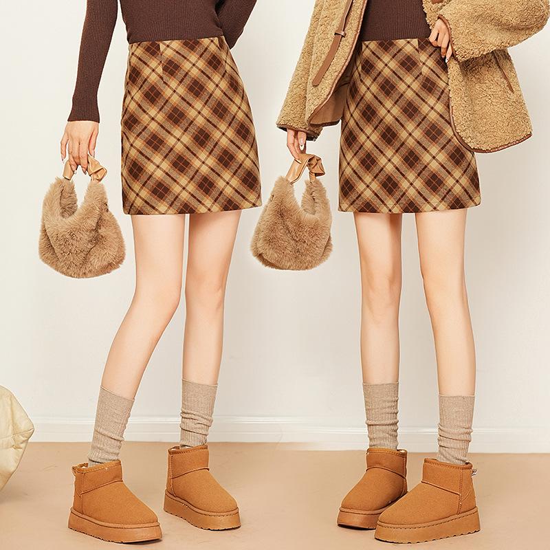 2025 Cozy Wool A-line Skirt: Thick, Warm, Drapey, Comfortable with Slit & Hip-hugging Fit for Autumn/Winter