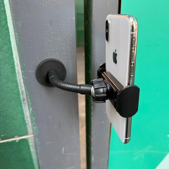 

Magnetic 43mm Phone Holder with 360° Rotating Clip for Outdoor Live Streaming