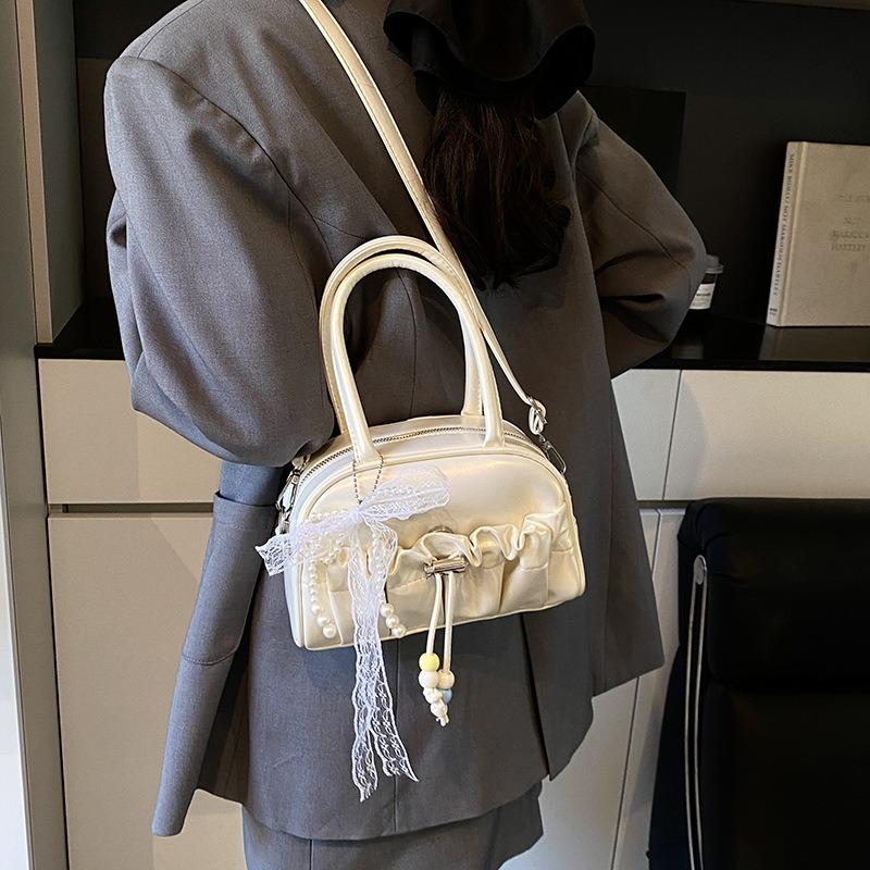 Small bag women's summer new niche fashion shoulder messenger bag commuter pillow bag