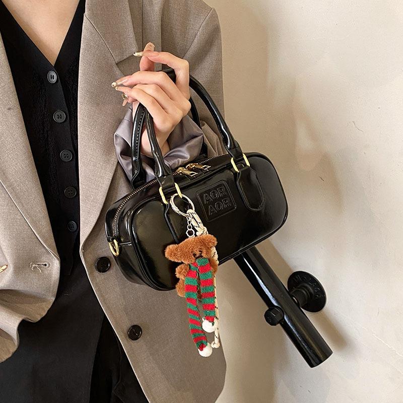 Small Bag Women's Versatile New Retro Shoulder Messenger Bag Popular Portable Pillow Bag