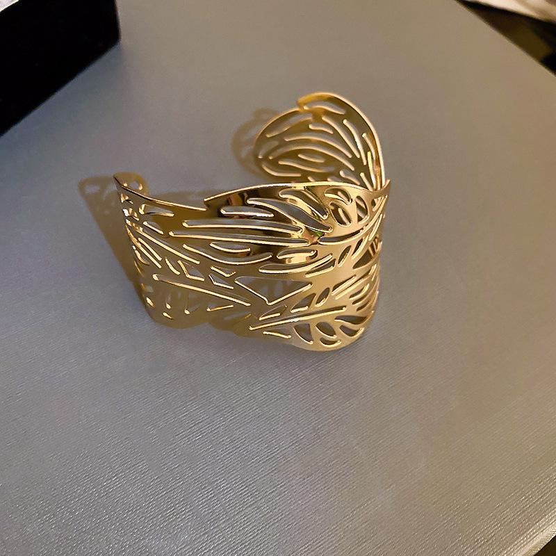 European and American Metal Flower Bracelet Exaggerated Niche High-end Bracelet Arm Ring Design Temperament Jewelry