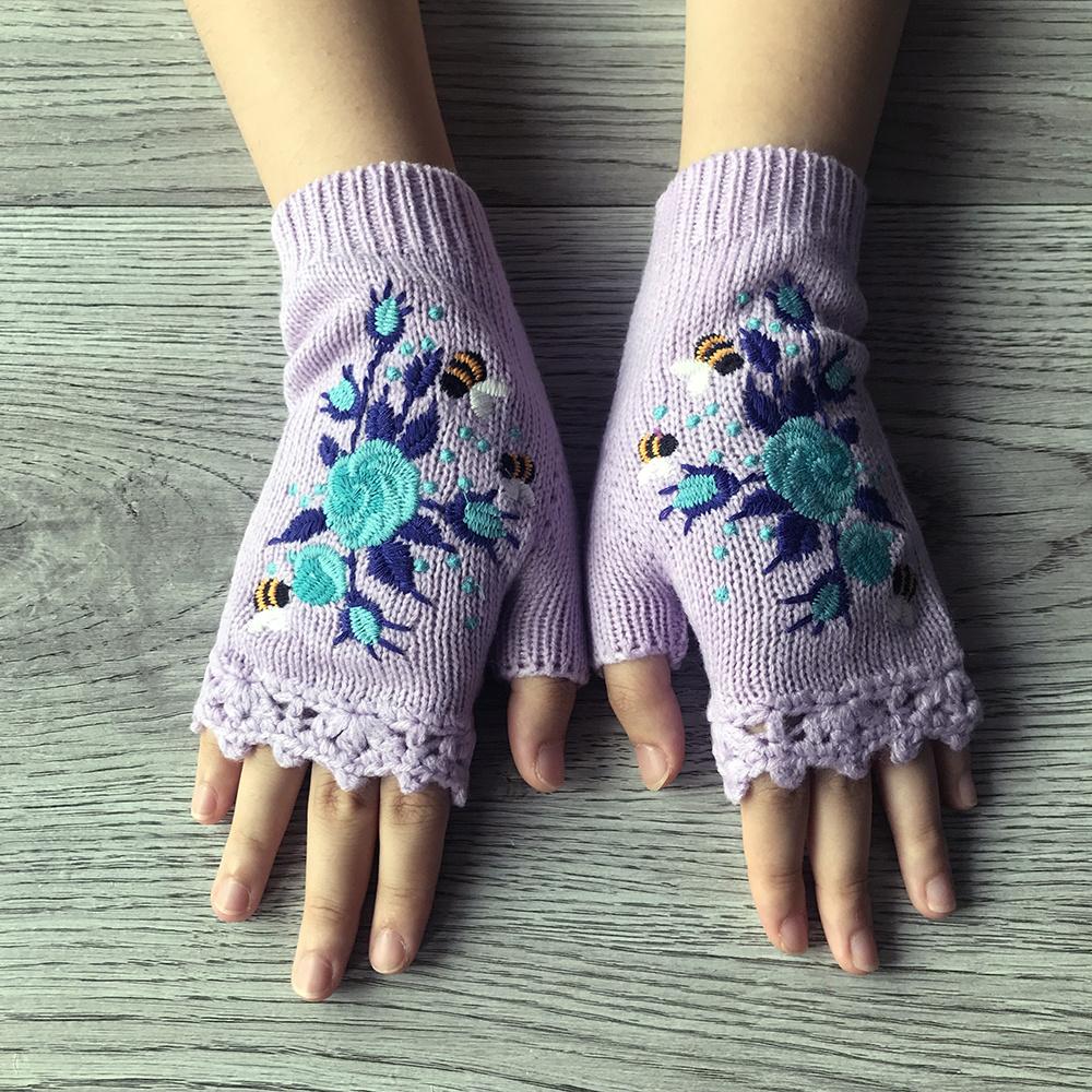 Handmade Flower Embroidered Gloves Women Fingerless Knit Gloves Autumn Winter Cold Proof Writing Gloves INS Embroidered with Bee